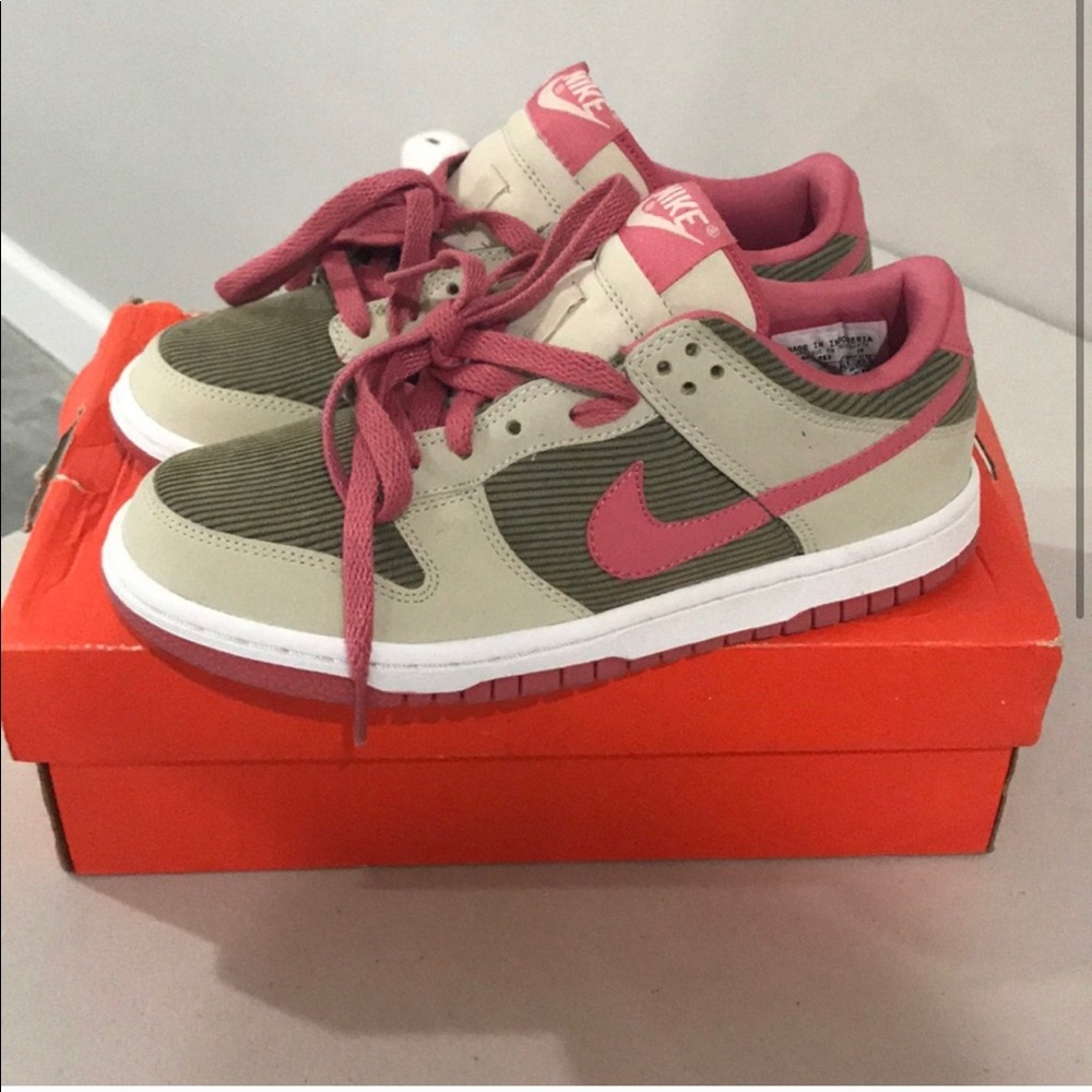 Nike Dunks low 4.5
